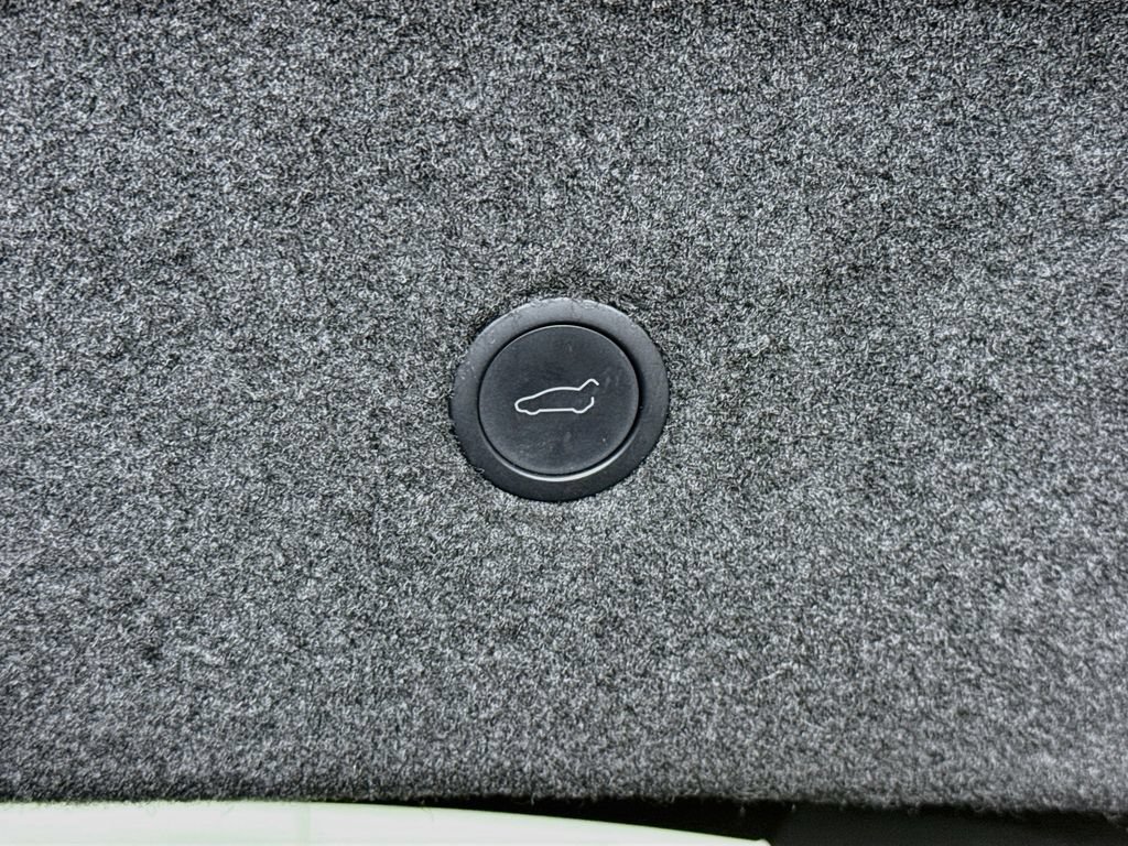 Used 2022 Tesla Model S AWD/4WD image 29