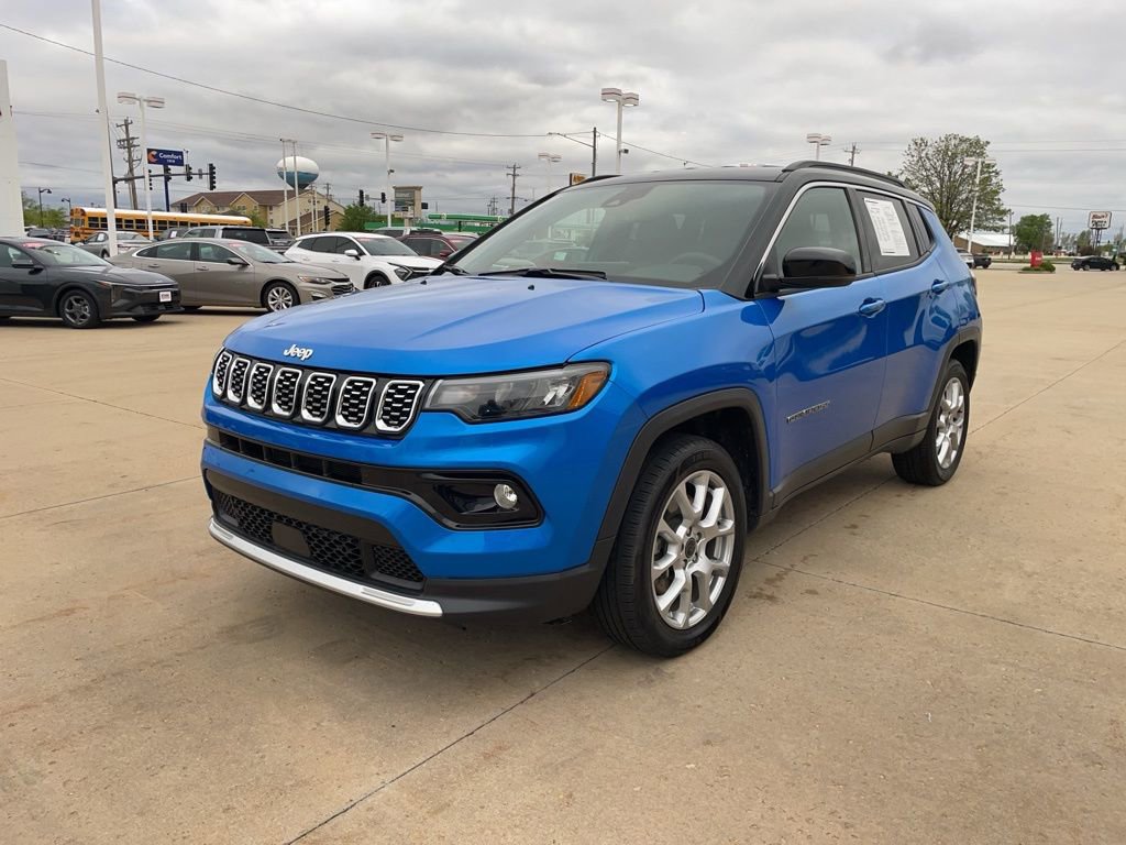 Used 2025 Jeep Compass Limited AWD/4WD image 2