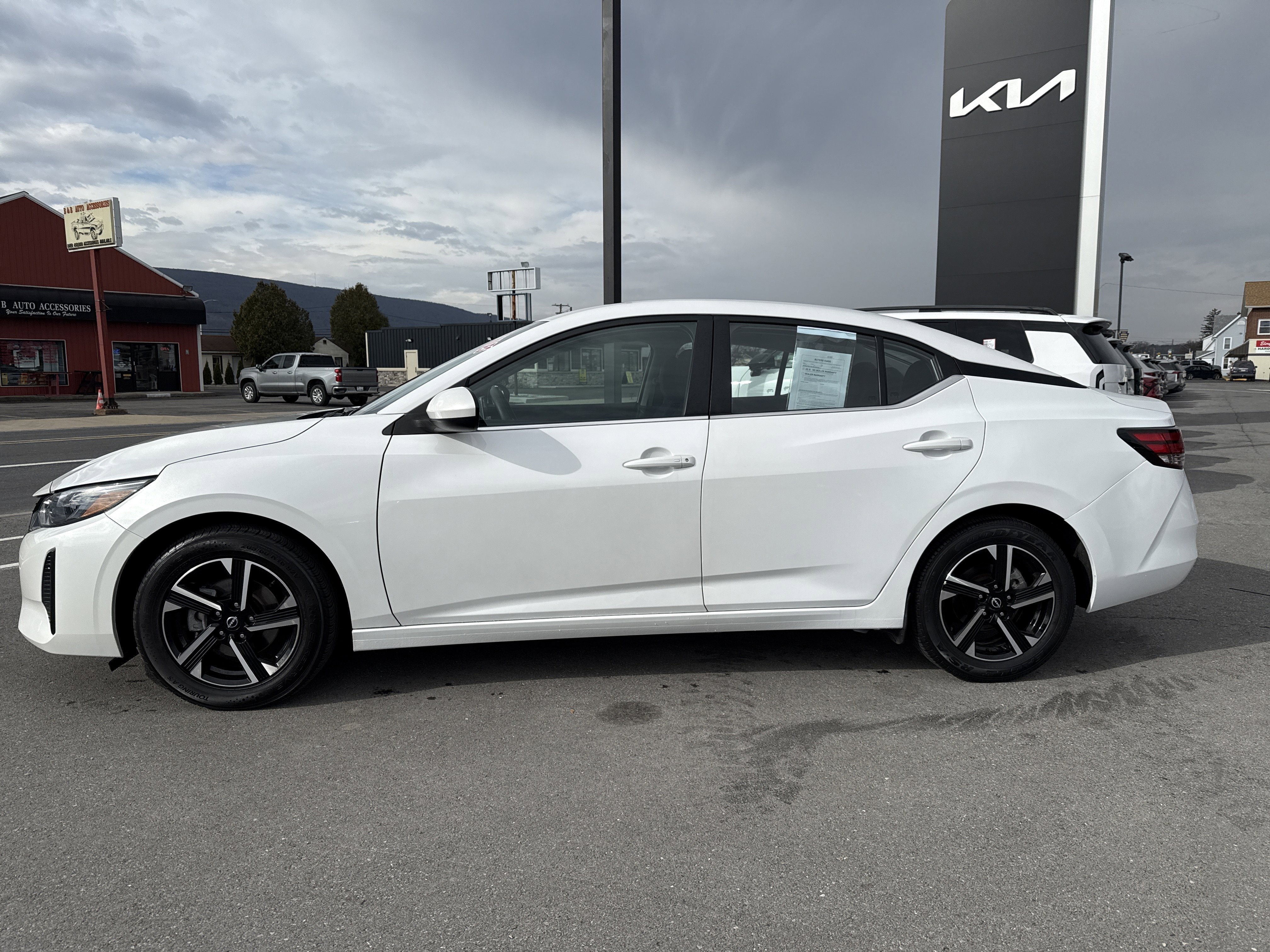 Used 2024 Nissan Sentra SV FWD image 7