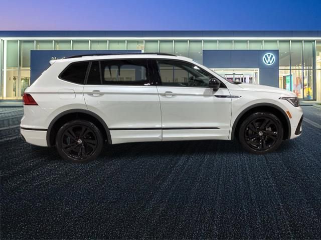 Certified 2023 Volkswagen Tiguan SE R-Line image 6