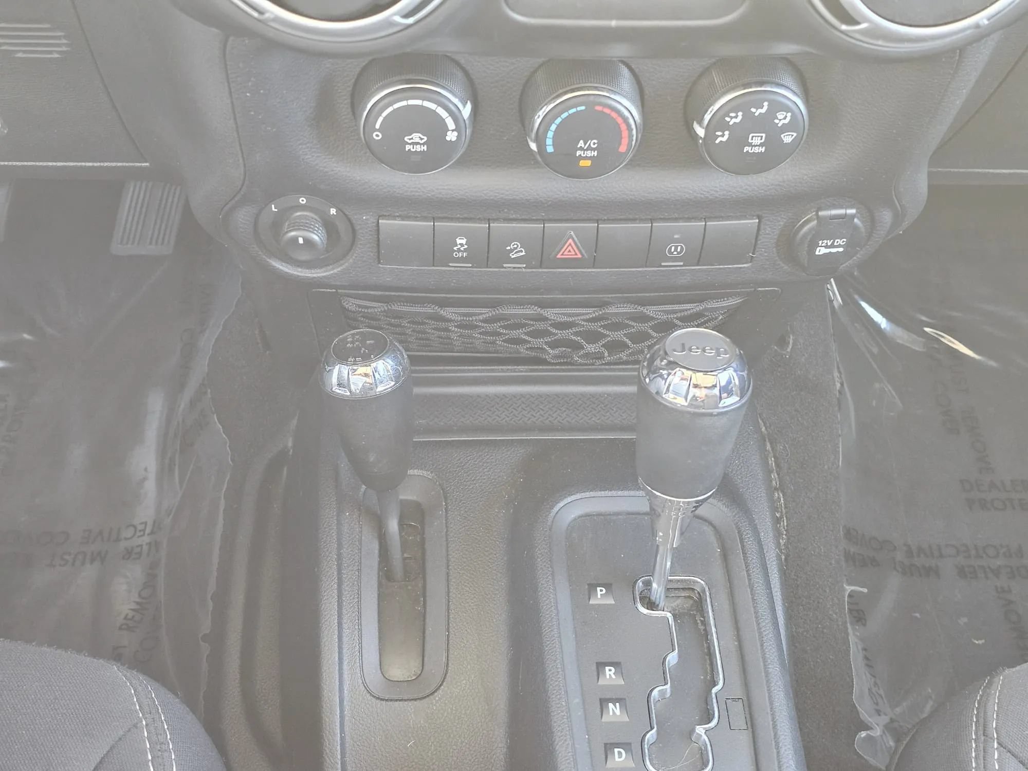 Used 2014 Jeep Wrangler Unlimited Sahara w/ Connectivity Group AWD/4WD image 30
