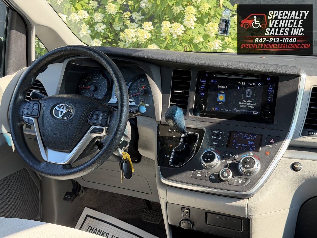 Used 2016 Toyota Sienna LE FWD image 36
