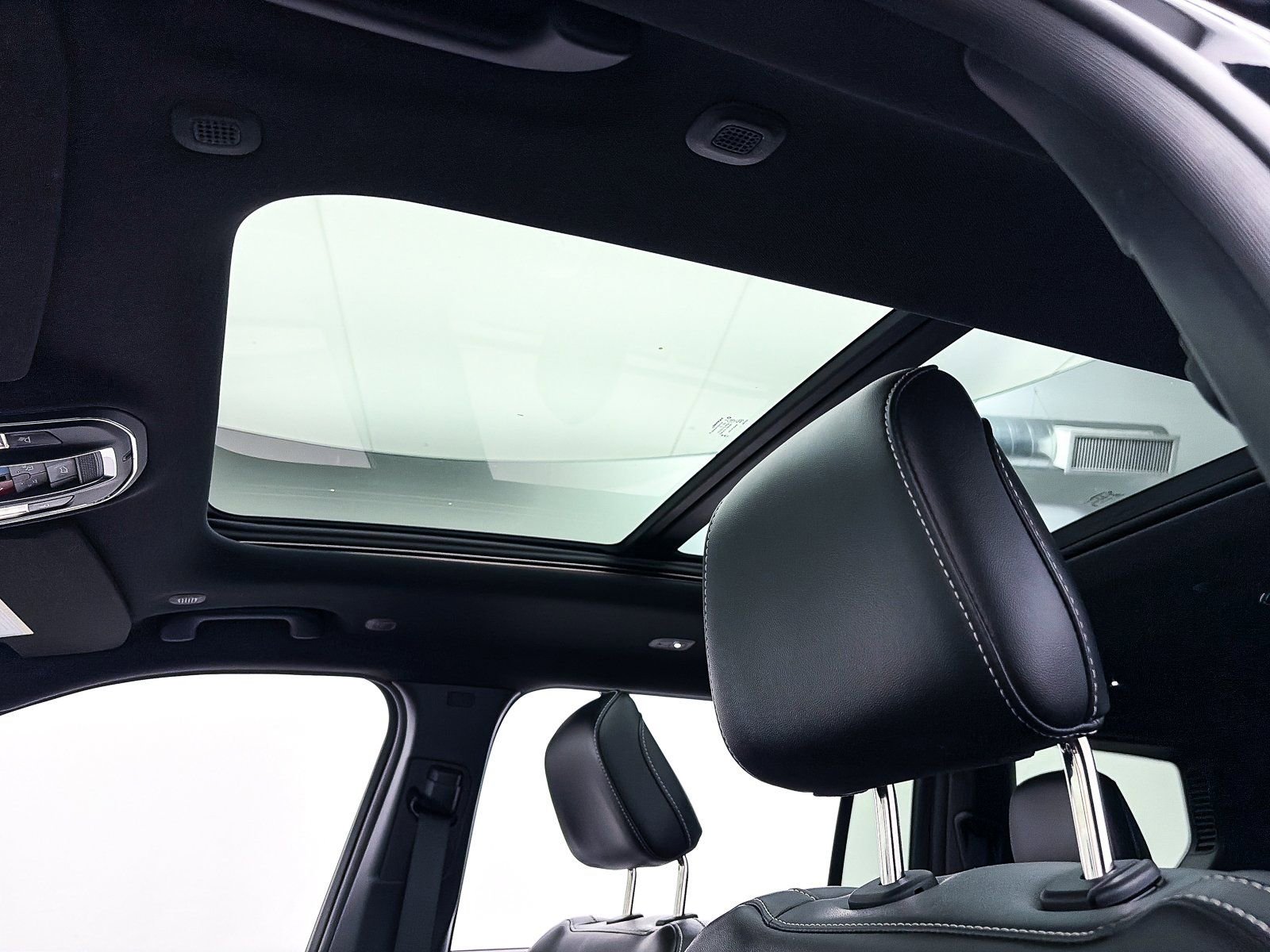 Used 2024 Jeep Grand Cherokee L Limited w/ Luxury Tech Group II image 5