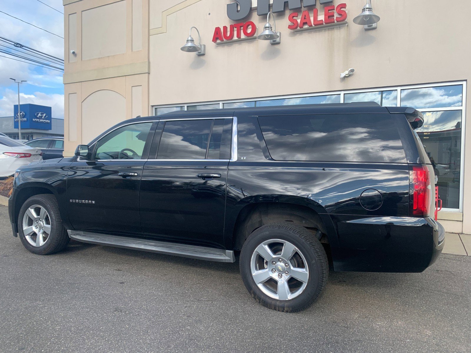 Used 2016 Chevrolet Suburban LT image 5