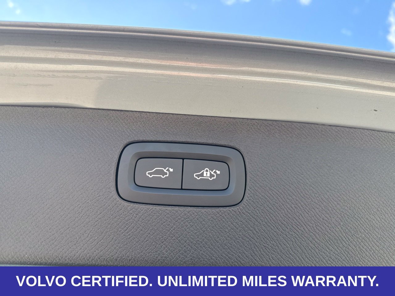 Certified 2026 Volvo XC90 B6 Plus AWD/4WD image 17