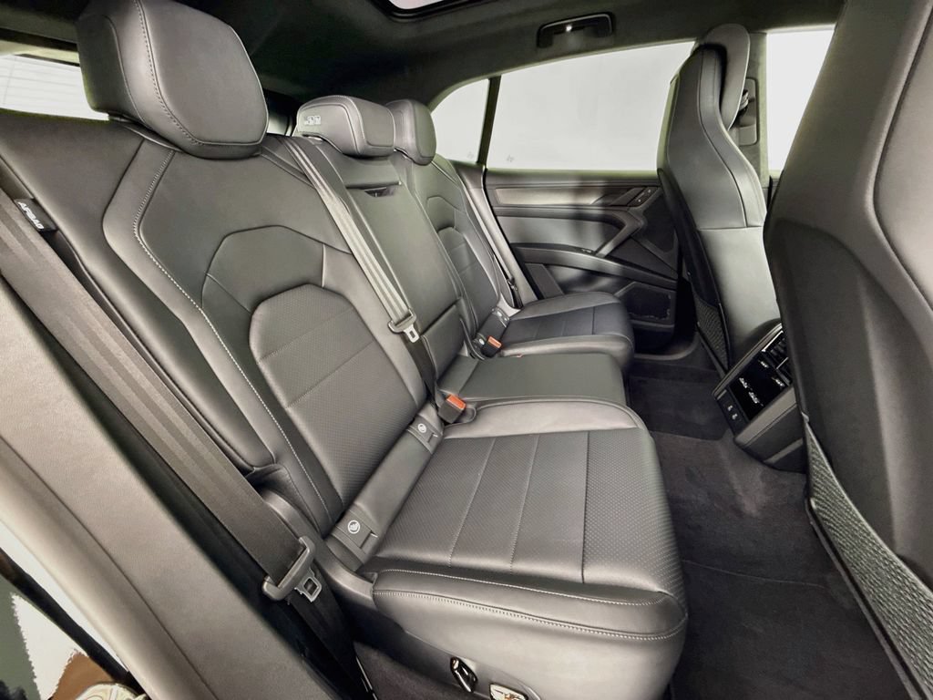 New 2026 Porsche Cayenne Turbo AWD/4WD image 30