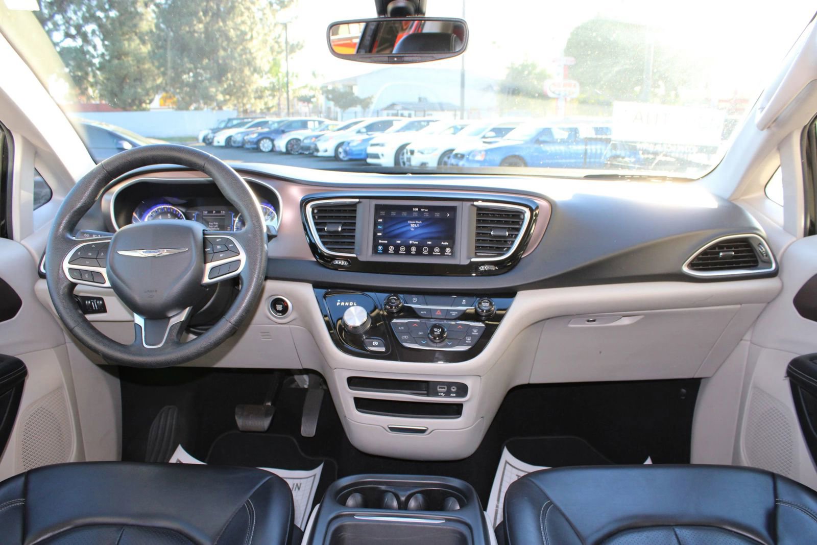 Used 2020 Chrysler Voyager Lxi image 22