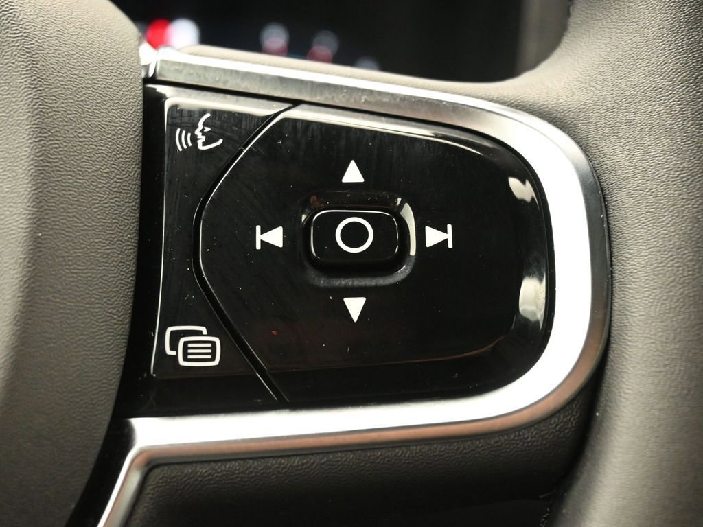 Used 2024 Volvo XC60 B5 Plus AWD/4WD image 23