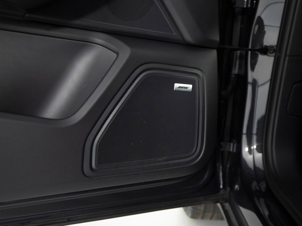 Certified 2025 Porsche Macan image 18