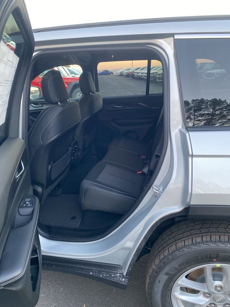 New 2025 Jeep Grand Cherokee Laredo w/ Trailer Tow Package image 16