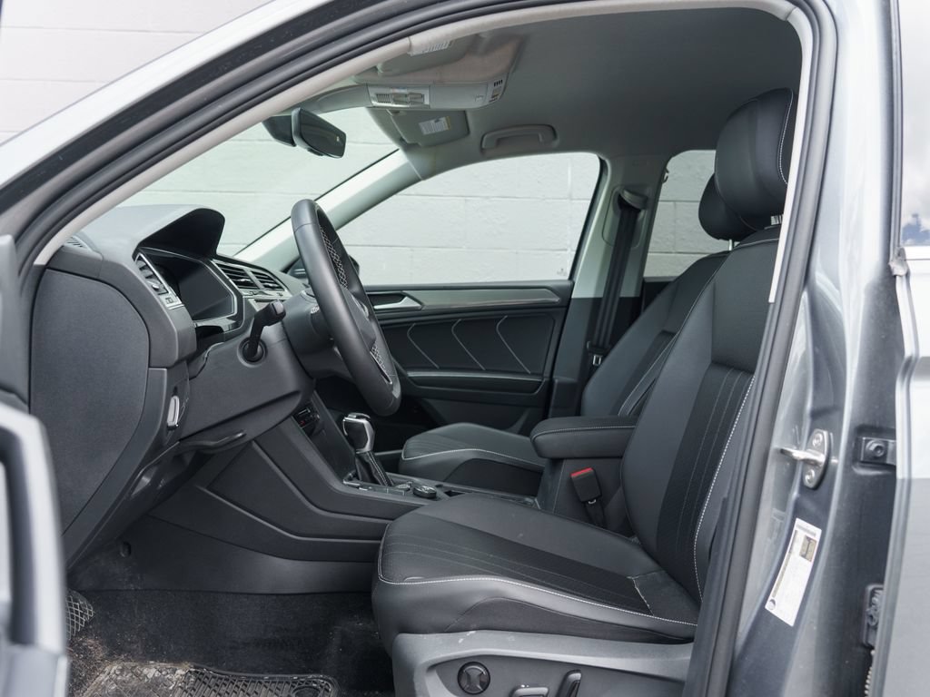 Used 2023 Volkswagen Tiguan SE AWD/4WD image 17