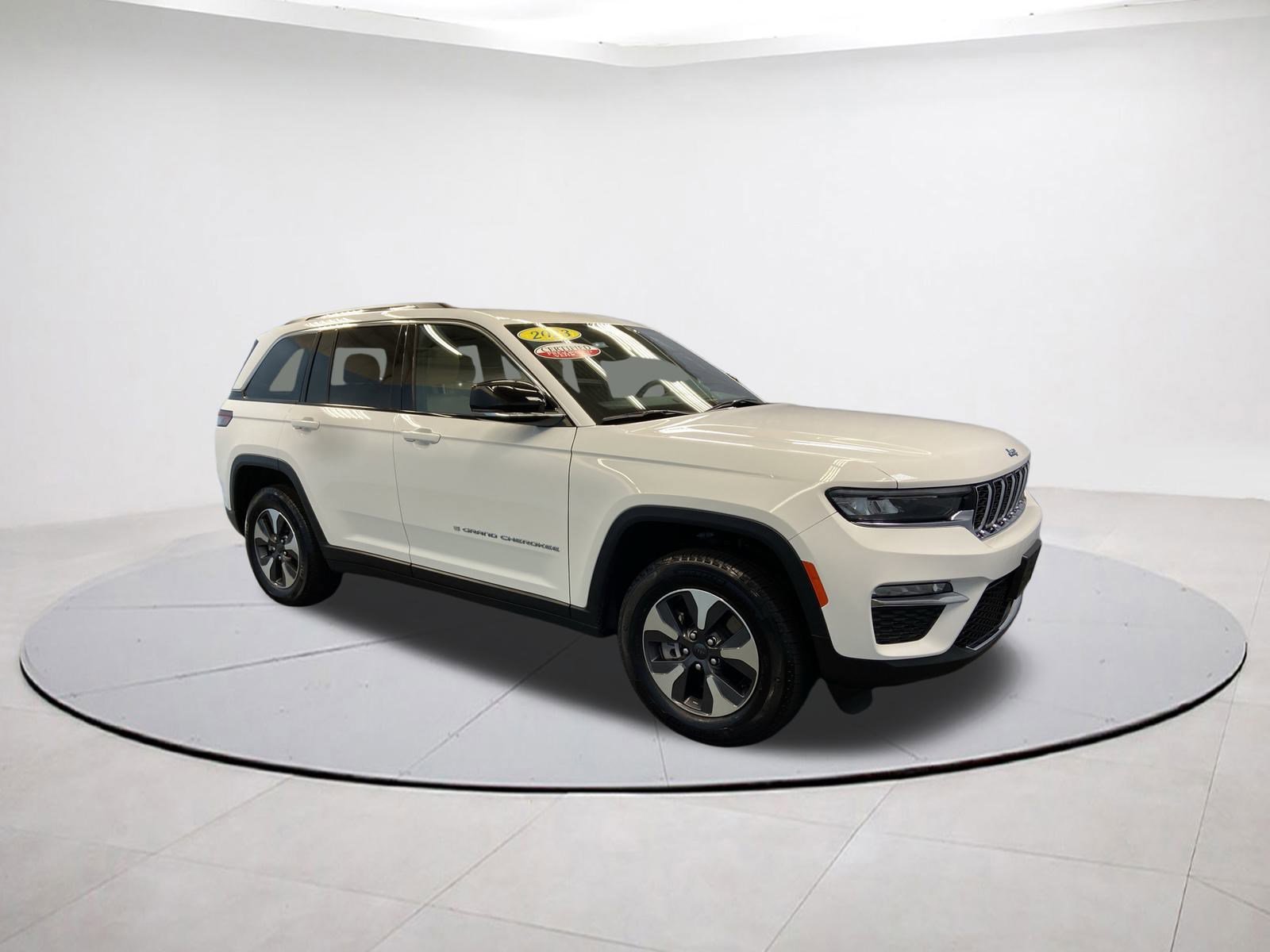 Used 2023 Jeep Grand Cherokee 4WD 4xe image 7