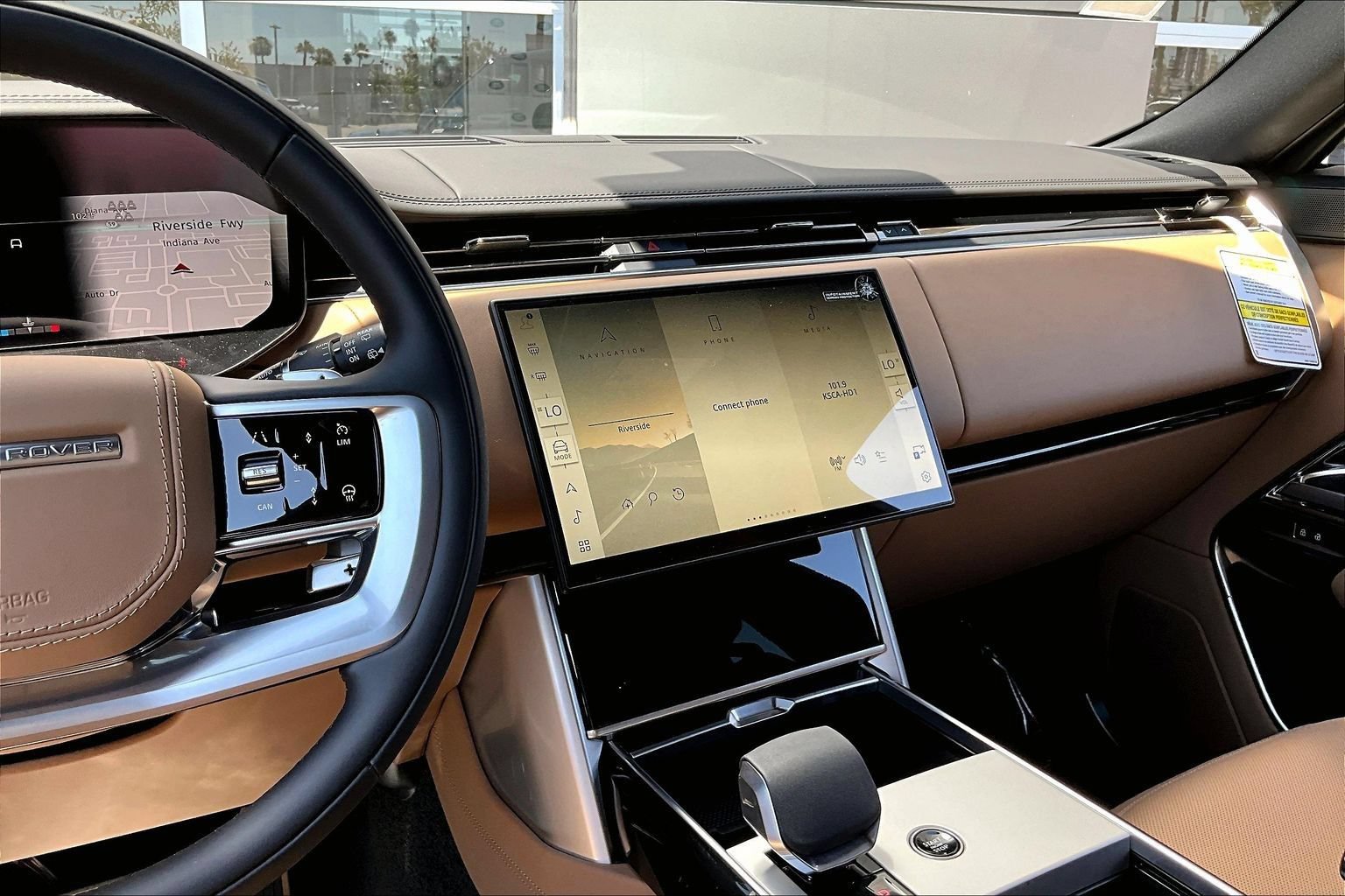 New 2026 Land Rover Range Rover Long Wheelbase SE AWD/4WD image 7