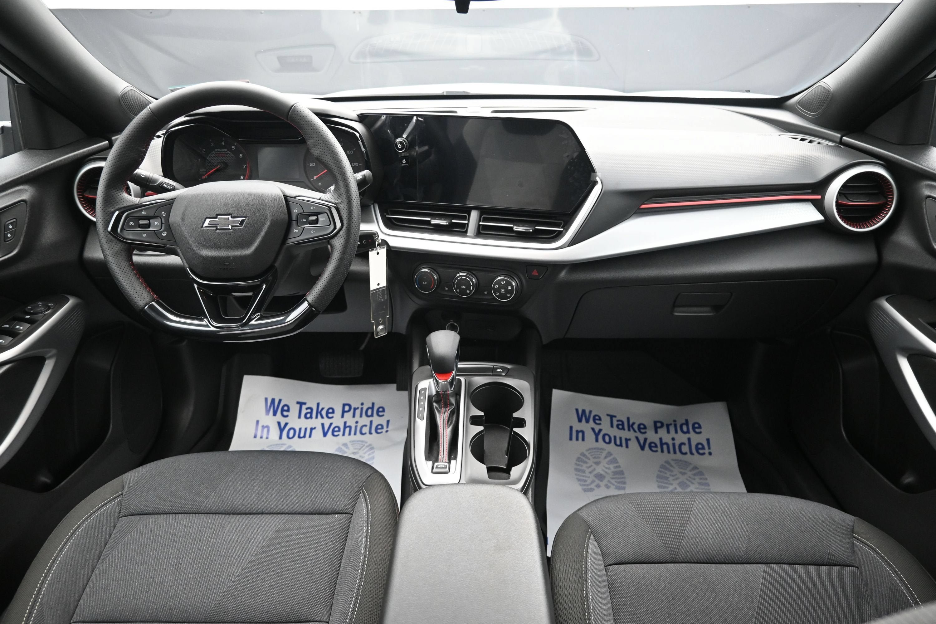 Used 2025 Chevrolet Trax RS w/ Sunroof Package FWD image 22