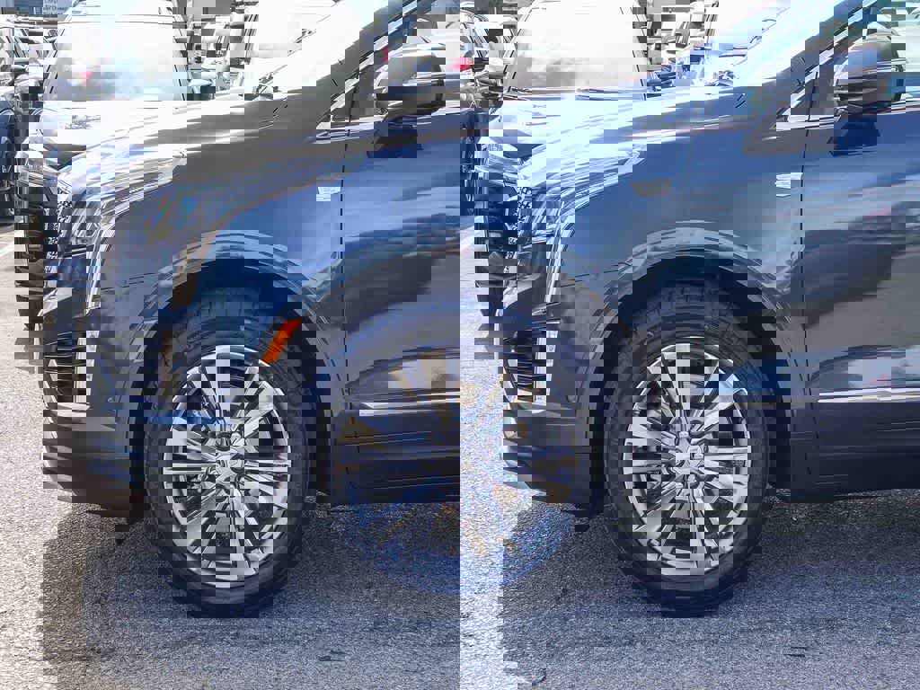 Used 2023 Cadillac XT5 Premium Luxury w/ Technology Package image 9