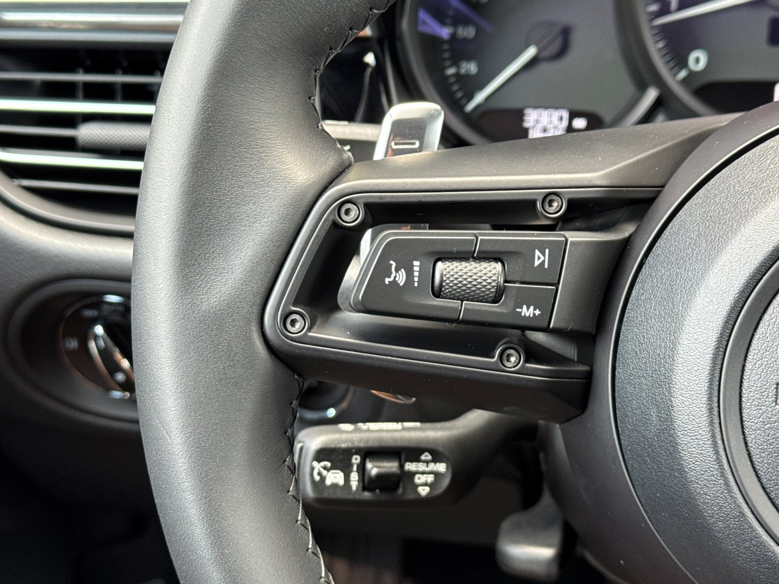 Certified 2026 Porsche Macan AWD/4WD image 28