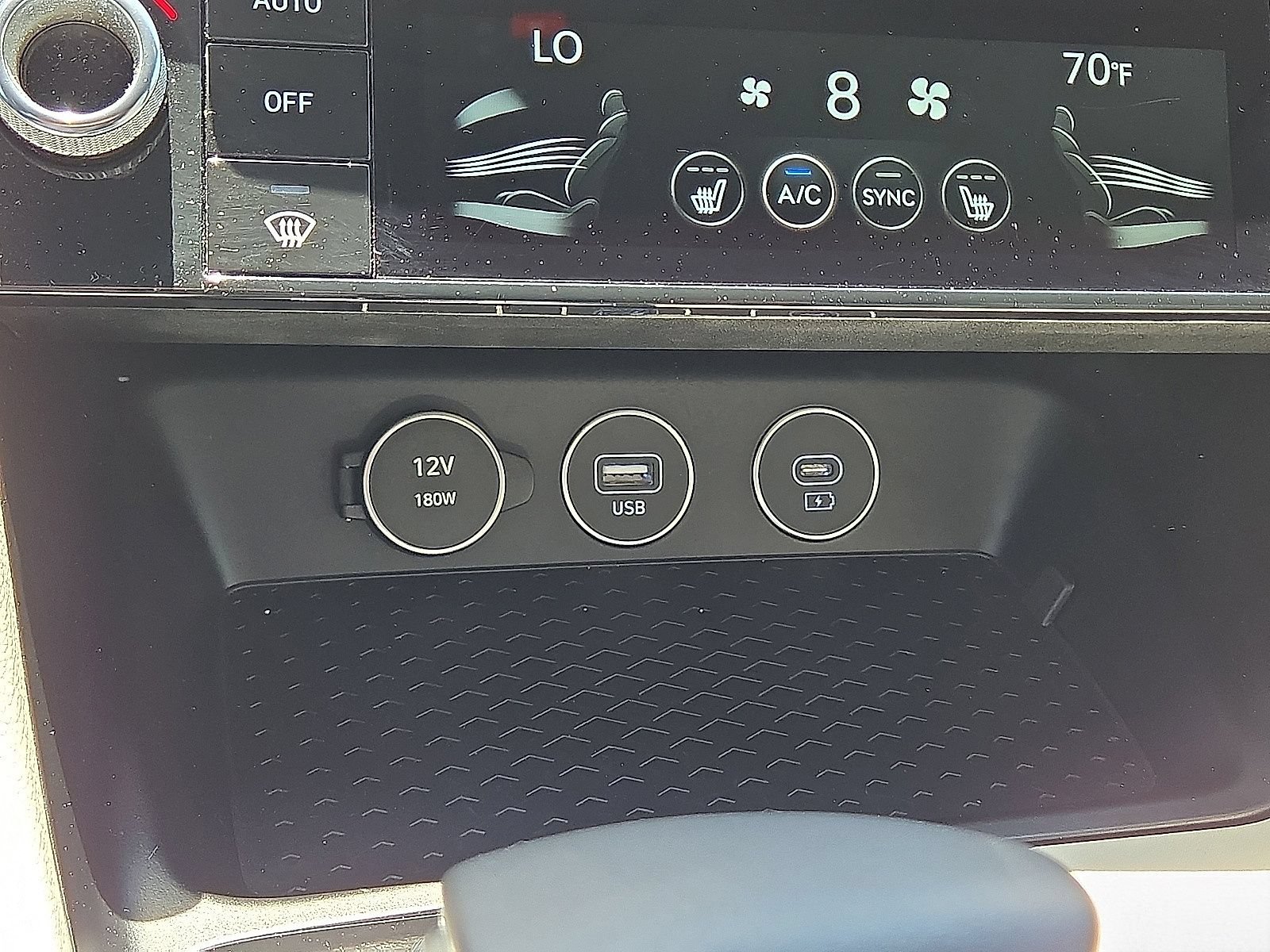 Used 2025 Genesis G70 2.5T RWD image 29