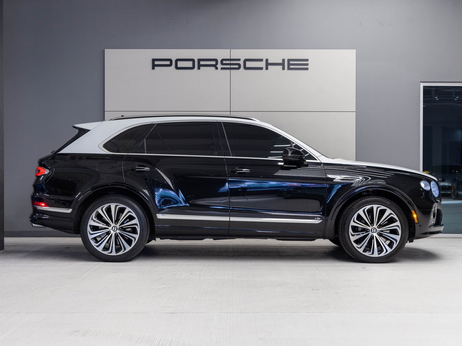 Used 2021 Bentley Bentayga image 8