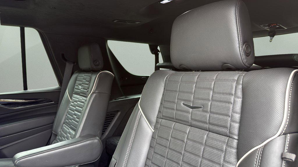 Certified 2023 Cadillac Escalade V w/ LPO, ONYX Package AWD/4WD image 17