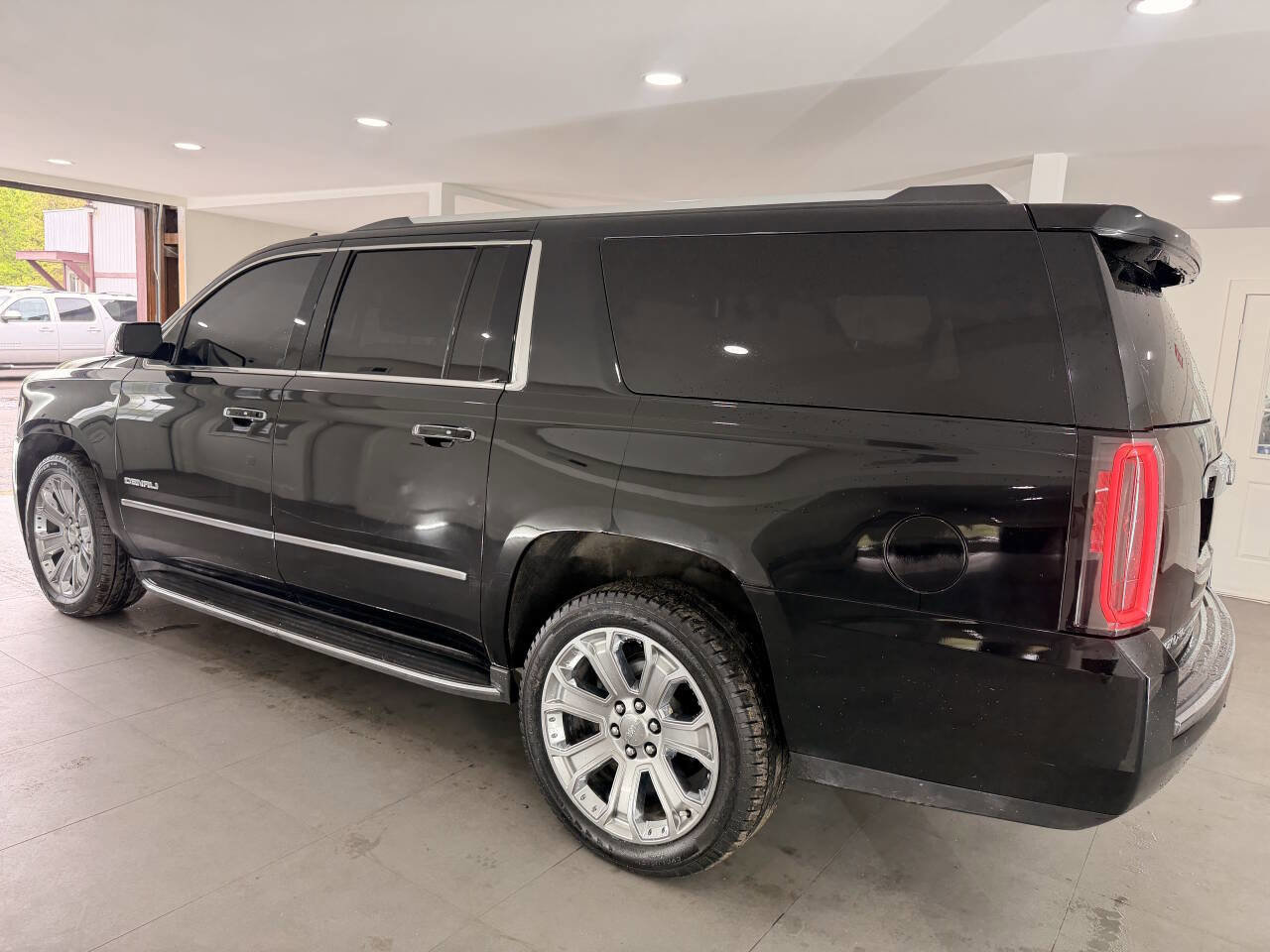 Used 2015 GMC Yukon XL Denali AWD/4WD image 22
