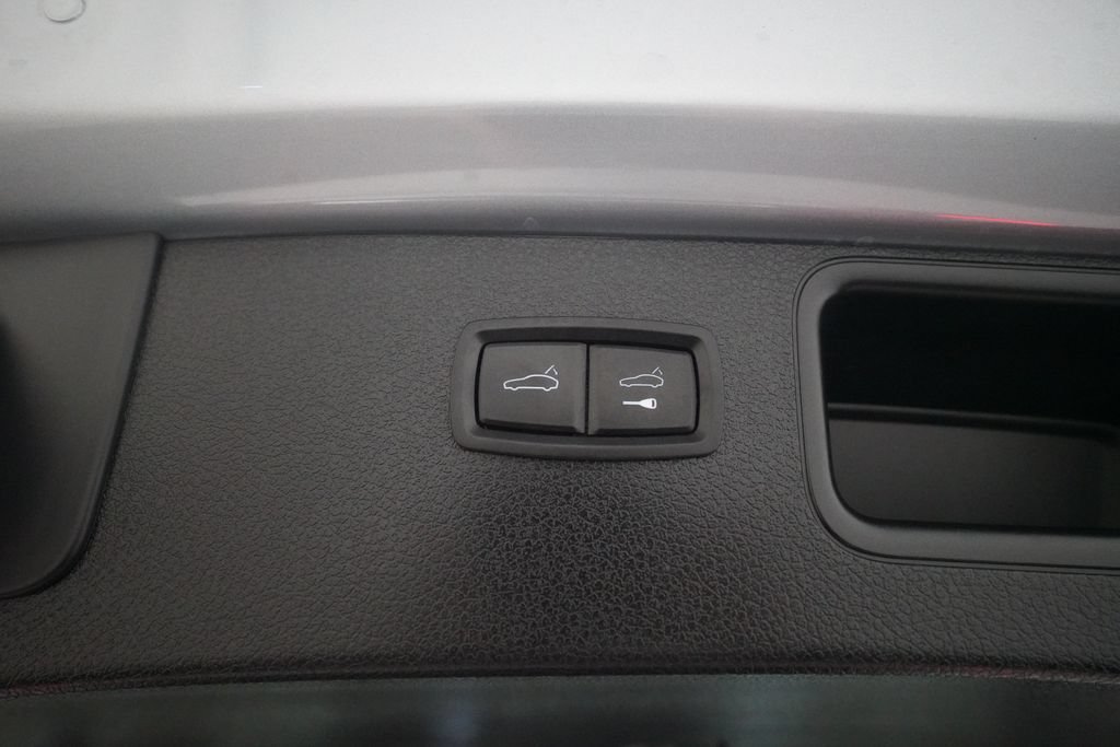 Used 2020 Porsche Macan AWD/4WD image 10