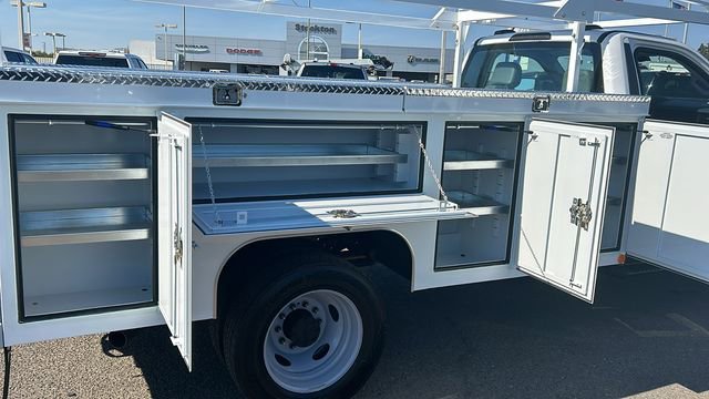 New 2025 Ford F550 4x4 Regular Cab Super Duty image 19