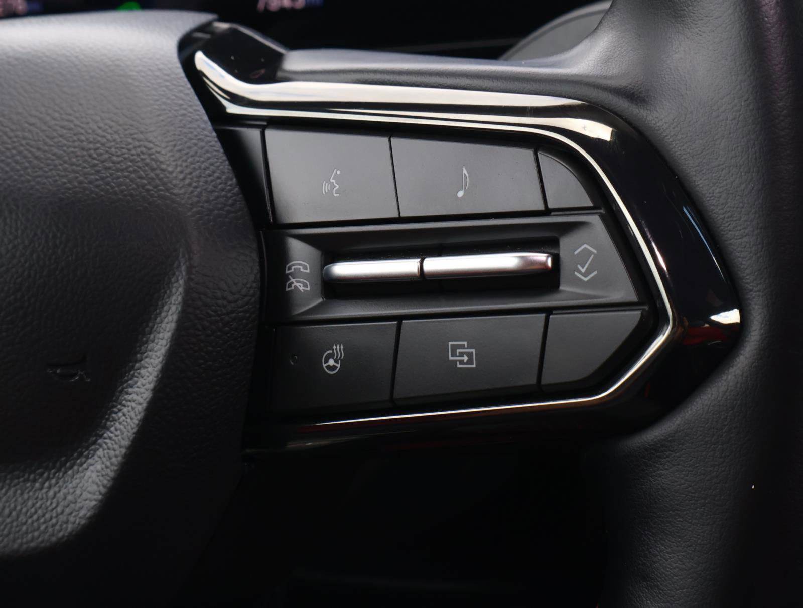 Used 2025 Chevrolet Equinox EV RS image 28