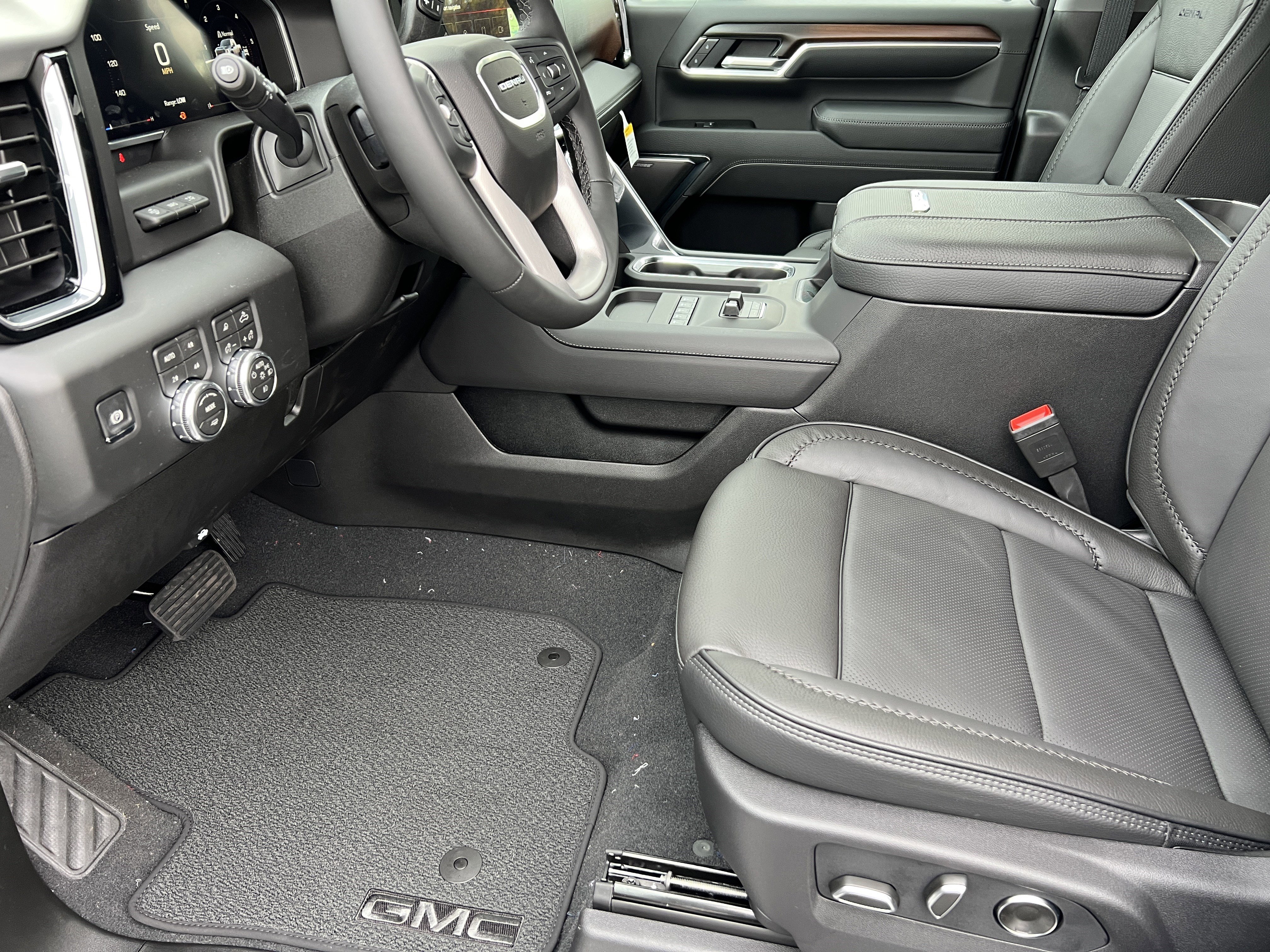 New 2026 GMC Sierra 2500 Denali w/ Denali Reserve Package image 15