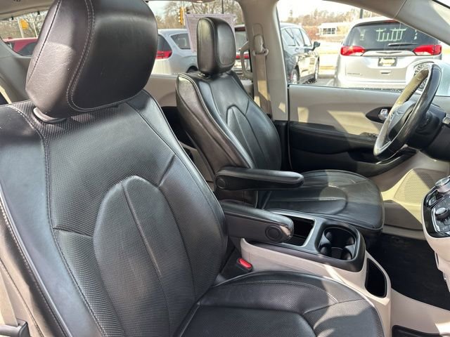 Used 2020 Chrysler Pacifica Limited FWD image 15