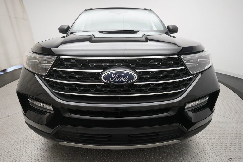 Used 2023 Ford Explorer XLT w/ Equipment Group 202A AWD/4WD image 23