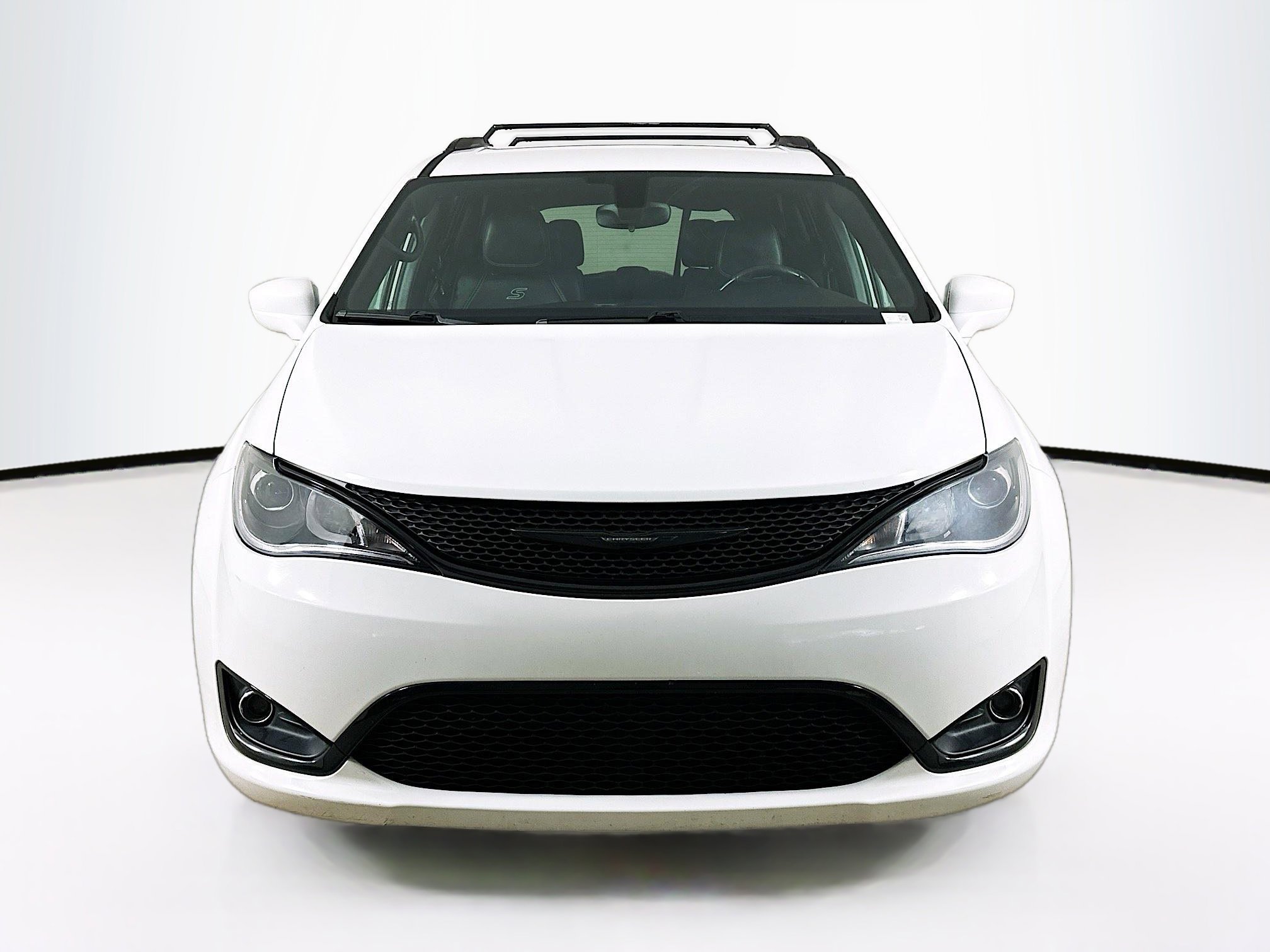 Used 2018 Chrysler Pacifica Touring-L w/ Premium Audio Group FWD image 2