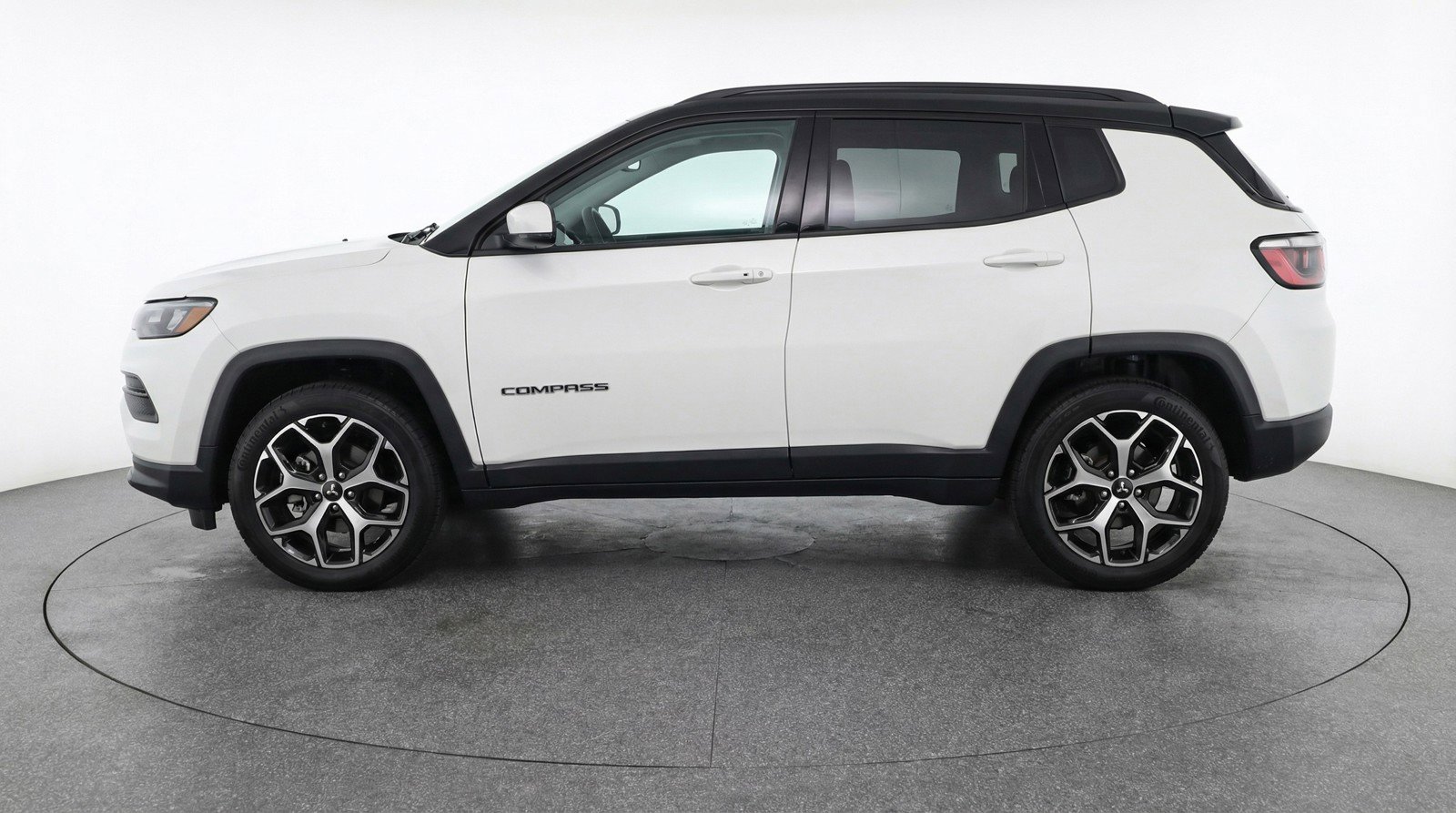 Used 2025 Jeep Compass Limited image 5