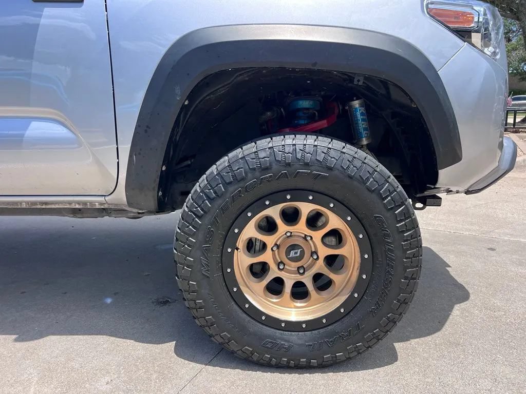 Used 2017 Toyota Tacoma TRD Off-Road RWD image 13