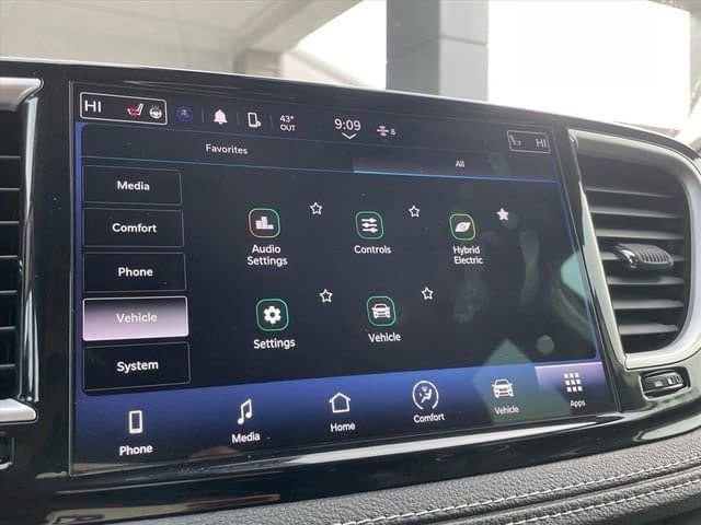 Used 2022 Chrysler Pacifica Touring-L image 21