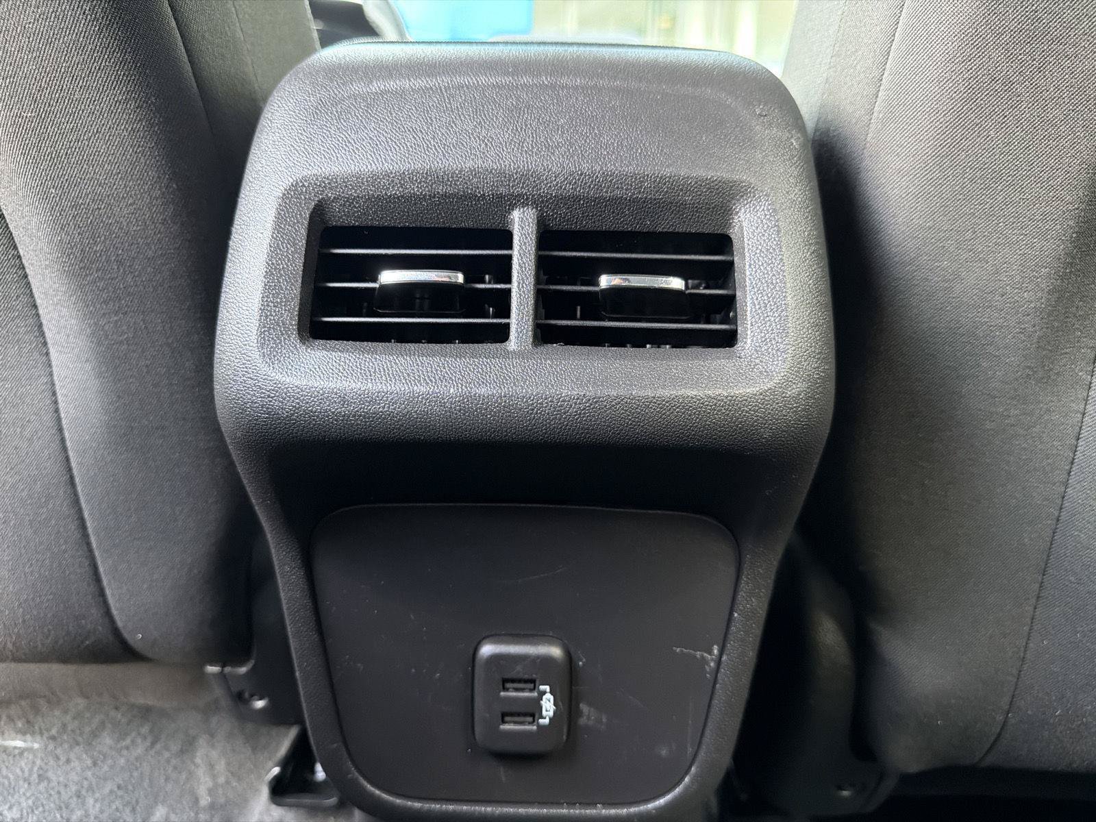 Used 2023 Chevrolet Equinox LT AWD/4WD image 38