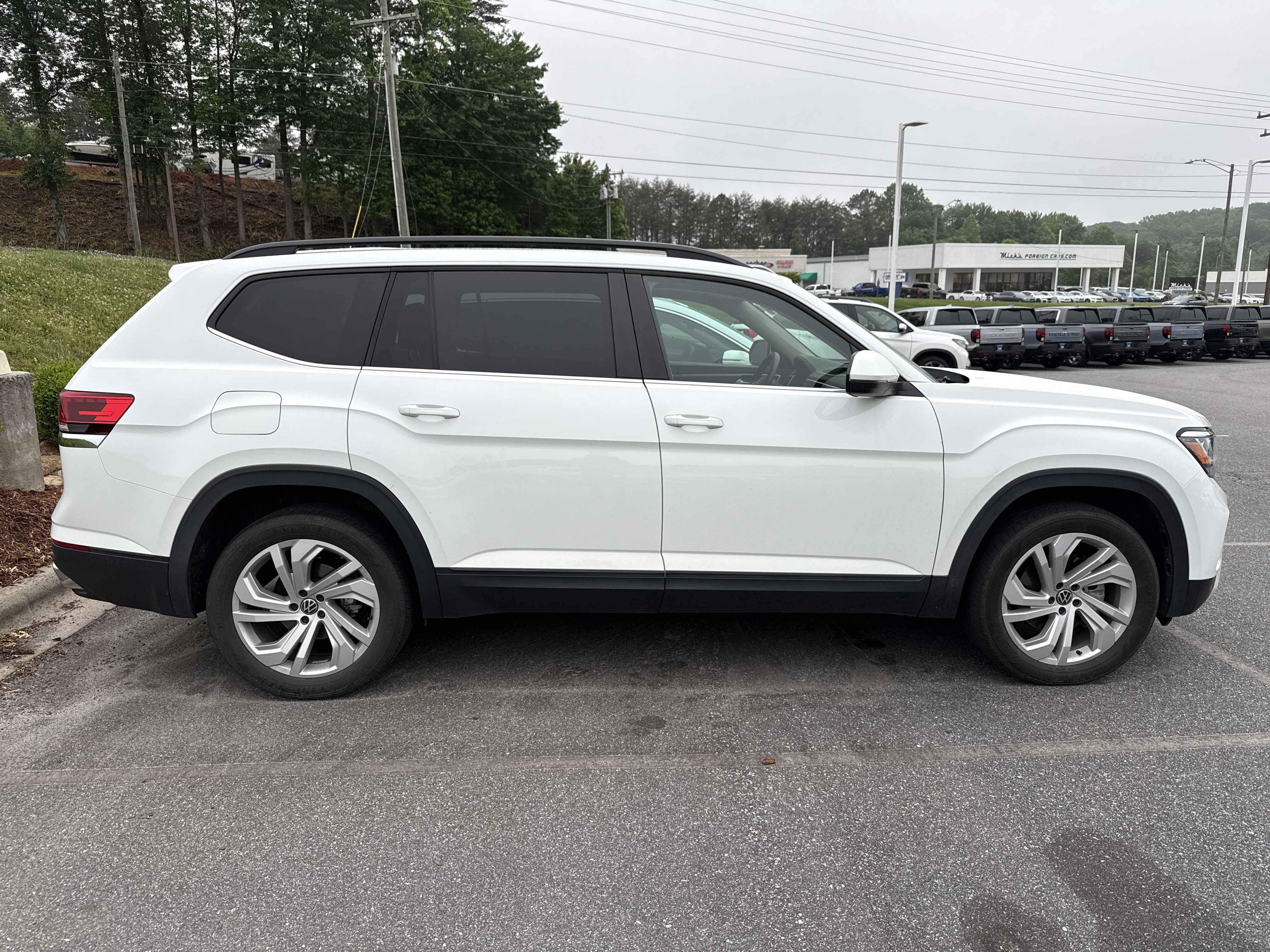 Used 2022 Volkswagen Atlas SE w/ Panoramic Sunroof Package FWD image 11
