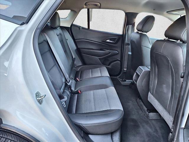 Used 2025 Chevrolet Trax LT FWD image 19