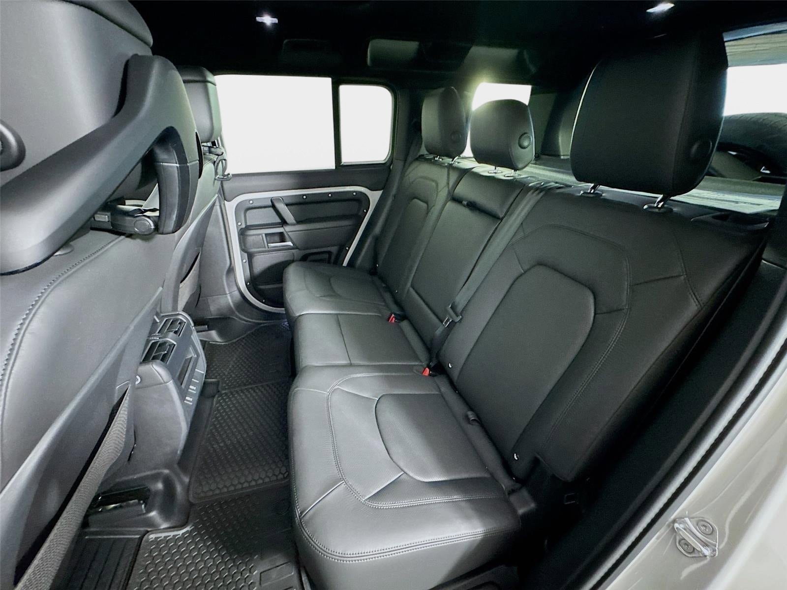 New 2026 Land Rover Defender 110 X-Dynamic SE AWD/4WD image 24