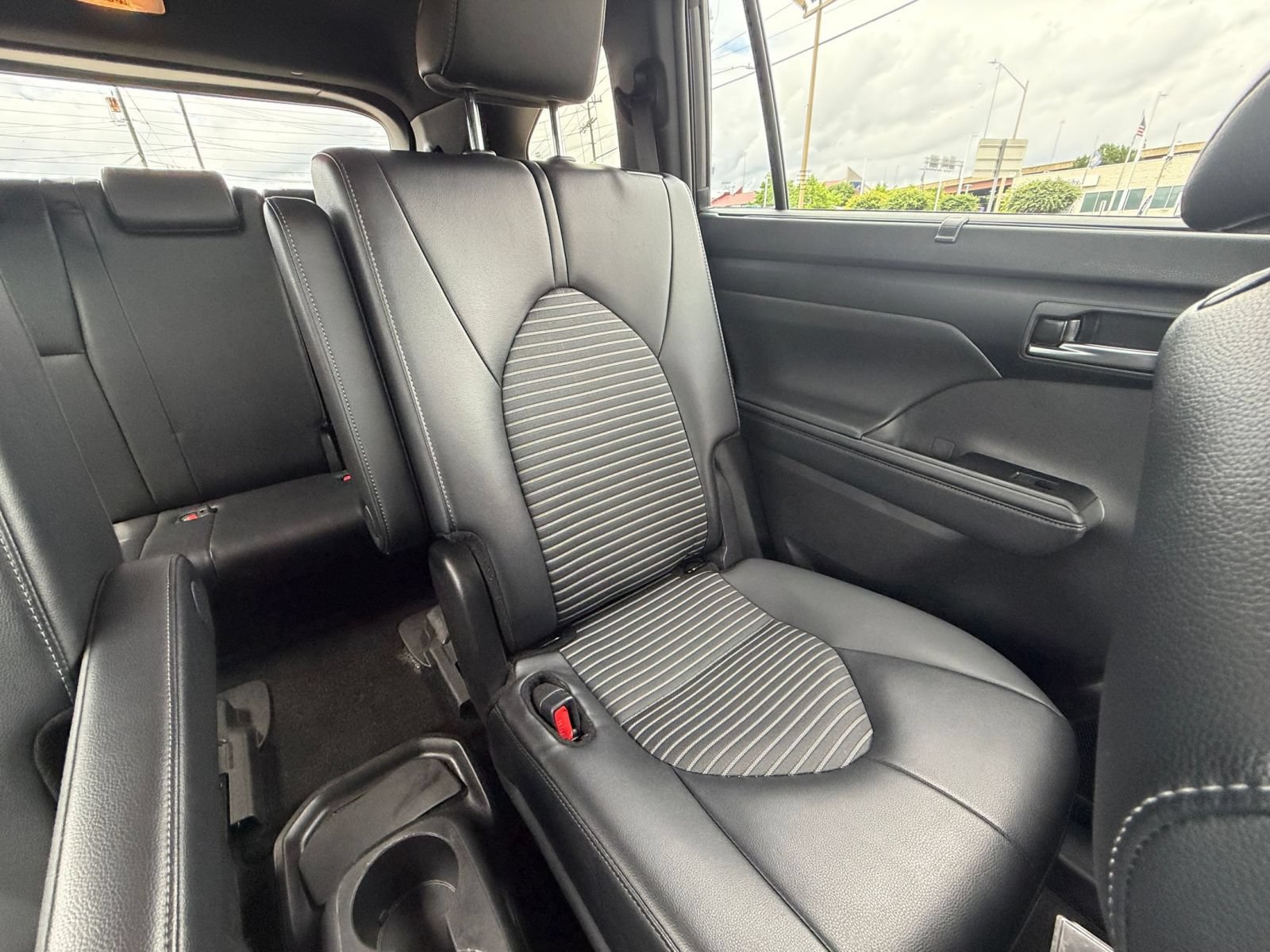 Used 2025 Toyota Highlander XSE AWD/4WD image 41