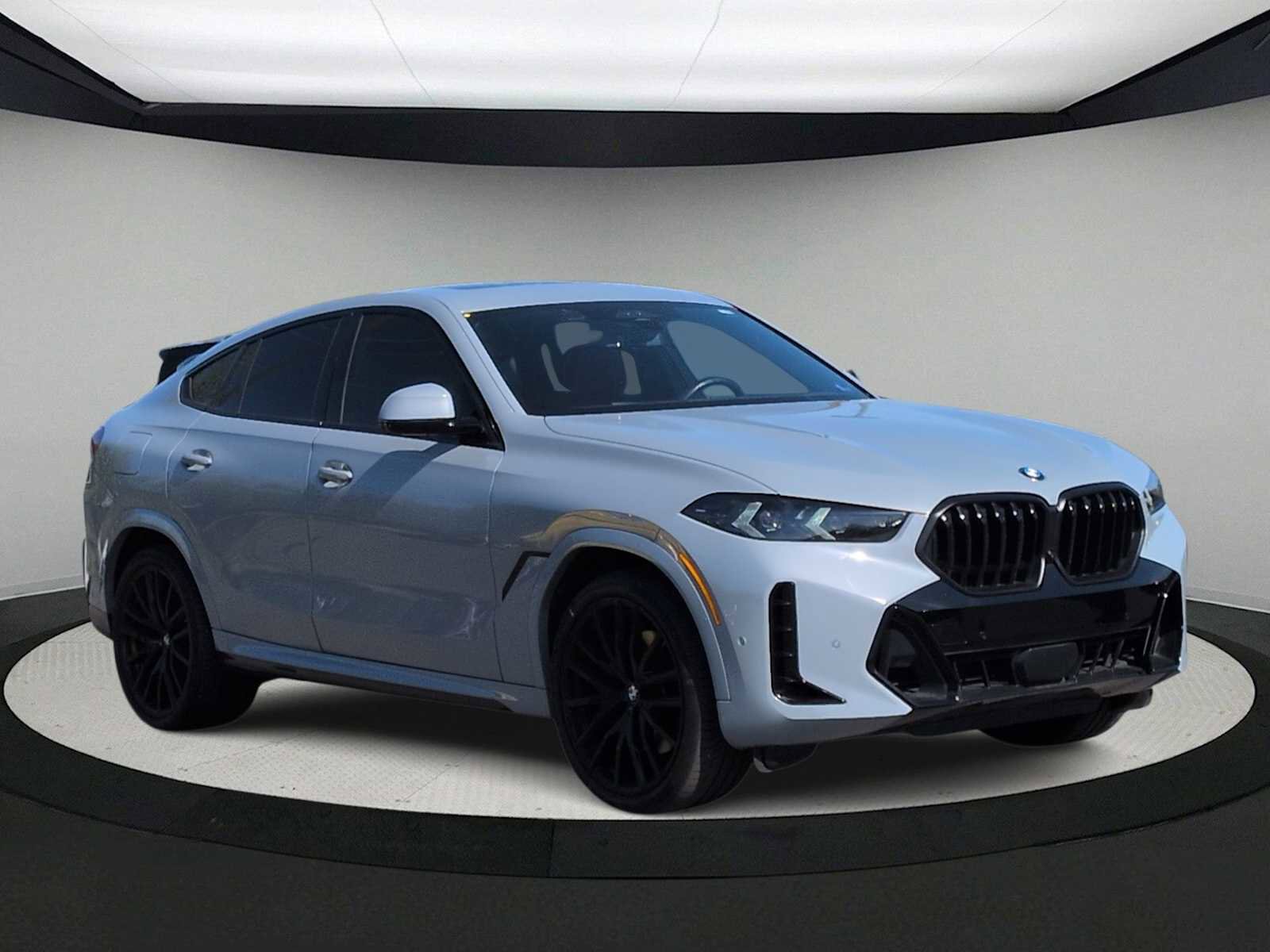 Used 2024 BMW X6 xDrive40i w/ Executive Package image 2