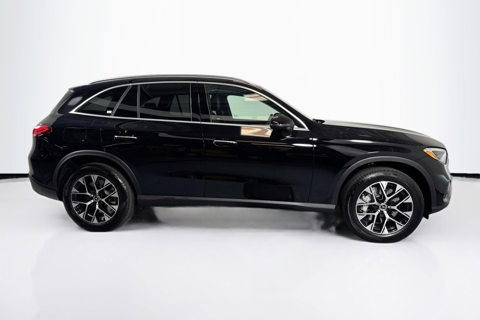 Certified 2025 Mercedes-Benz GLC 350e 4MATIC image 4