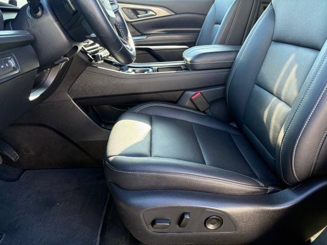 Used 2025 Chevrolet Traverse LT AWD/4WD image 9