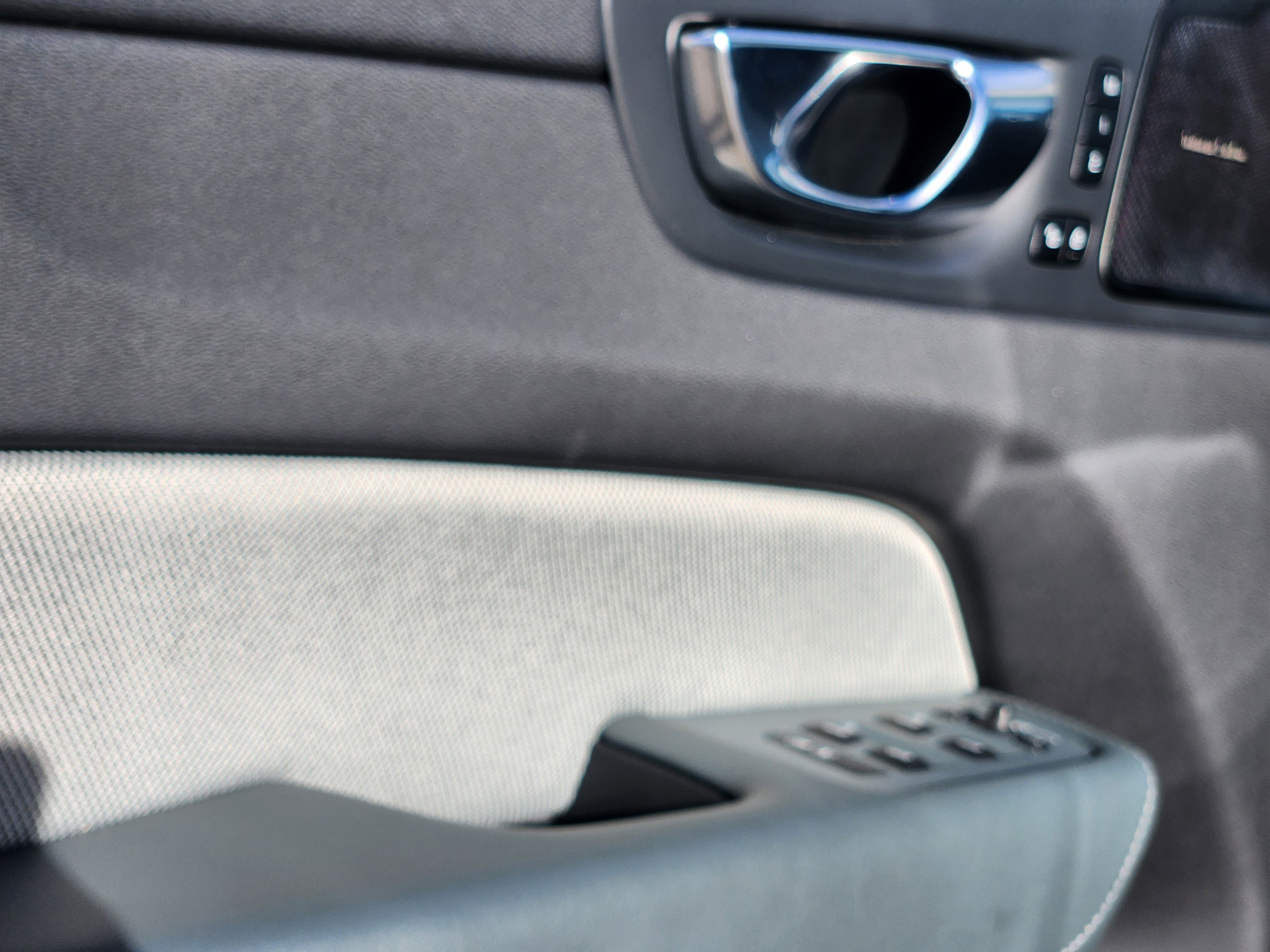 Used 2022 Volvo XC60 B5 R-Design w/ Advanced Package image 19