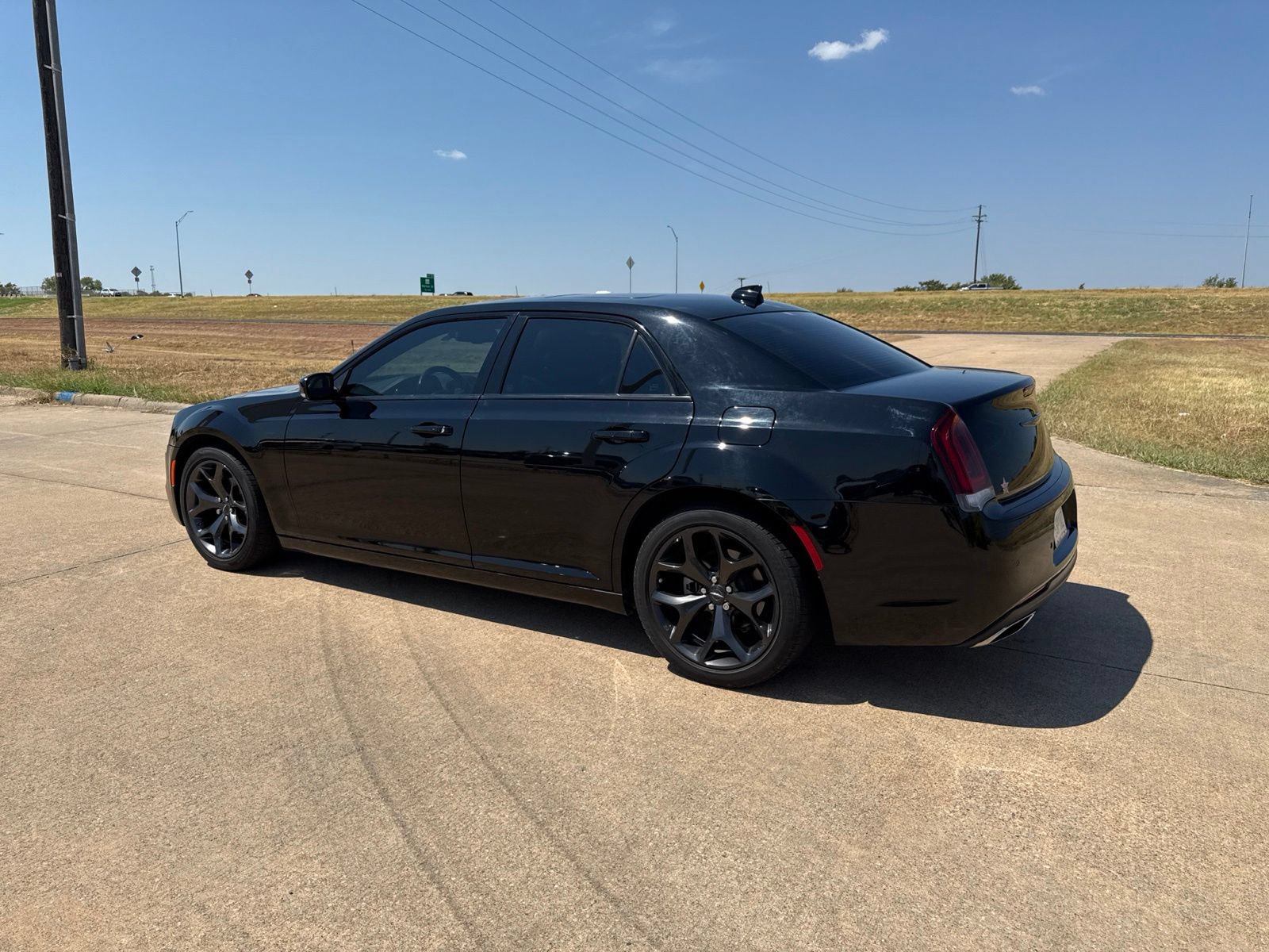Used 2023 Chrysler 300 S w/ Comfort Group RWD image 11