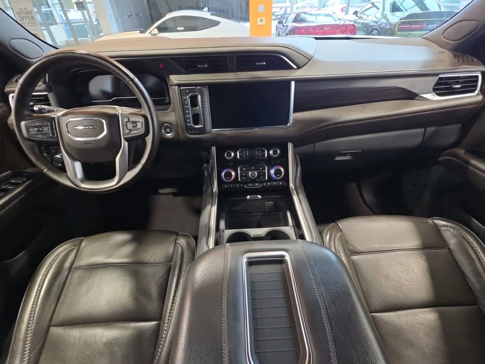 Used 2023 GMC Yukon XL Denali AWD/4WD image 32