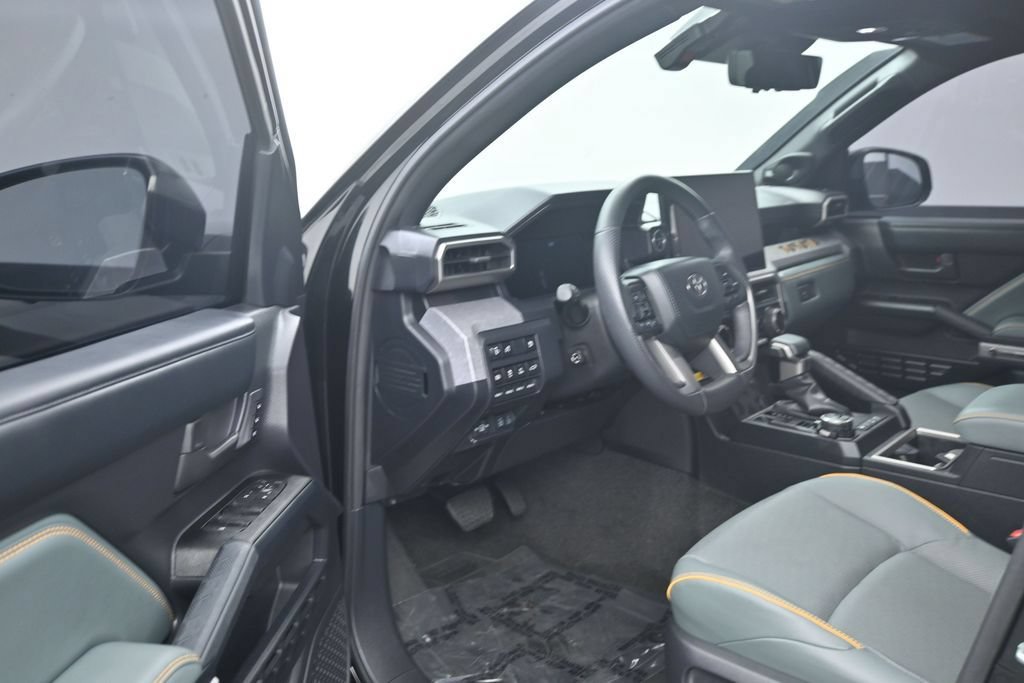 Used 2025 Toyota 4Runner Trailhunter AWD/4WD image 10