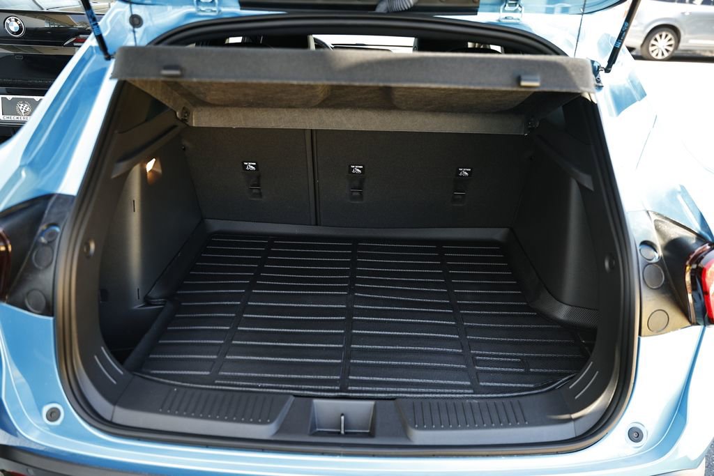 Used 2025 Chevrolet Trax RS w/ Sunroof Package FWD image 27