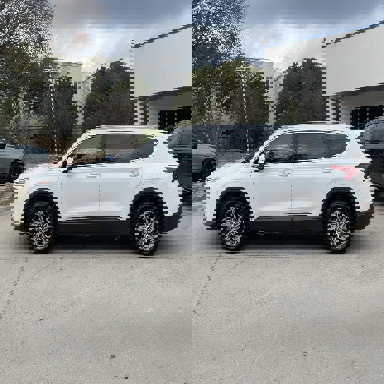 Used 2023 Hyundai Santa Fe SEL image 3