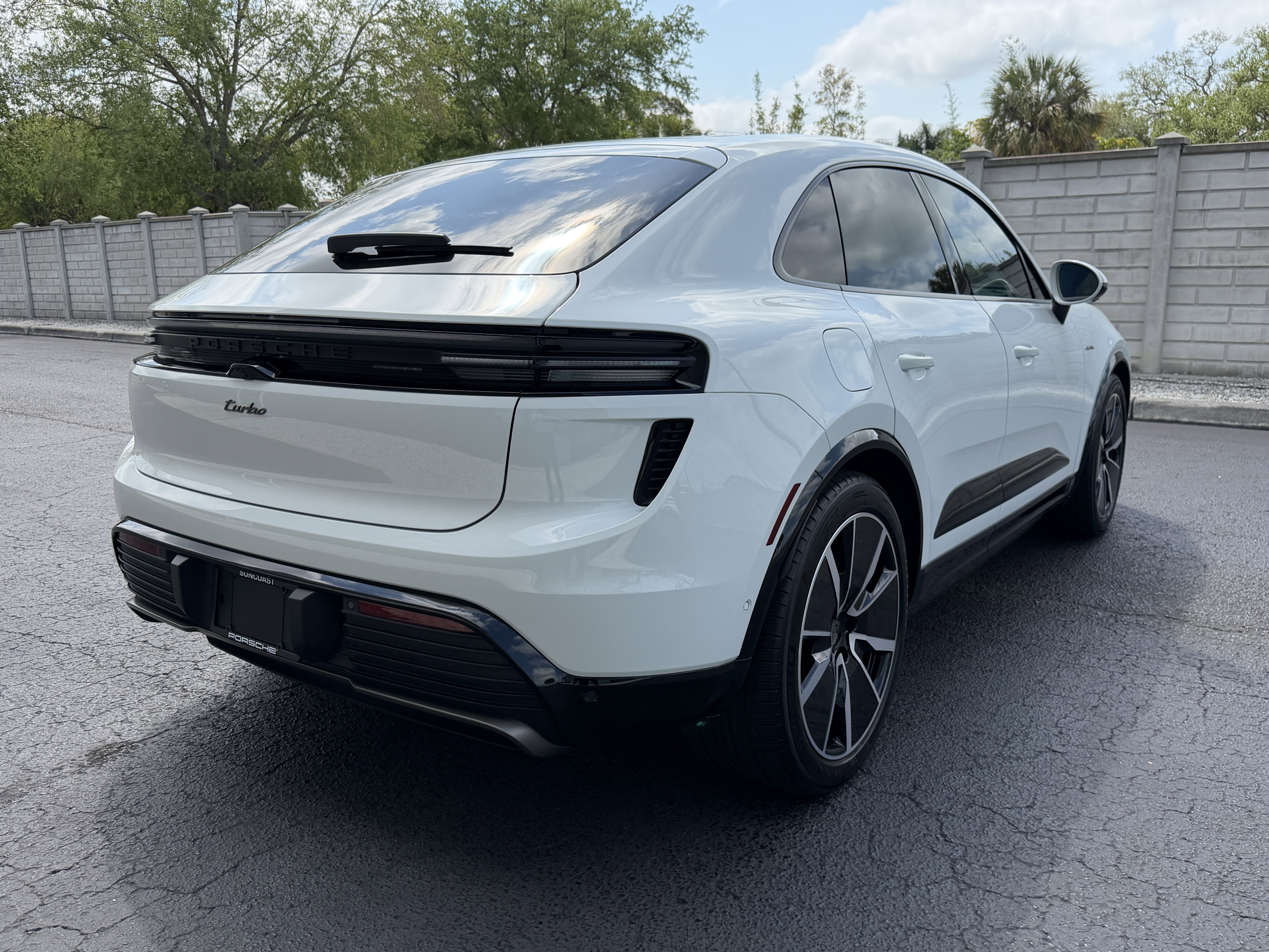 Certified 2024 Porsche Macan Turbo Electric image 6