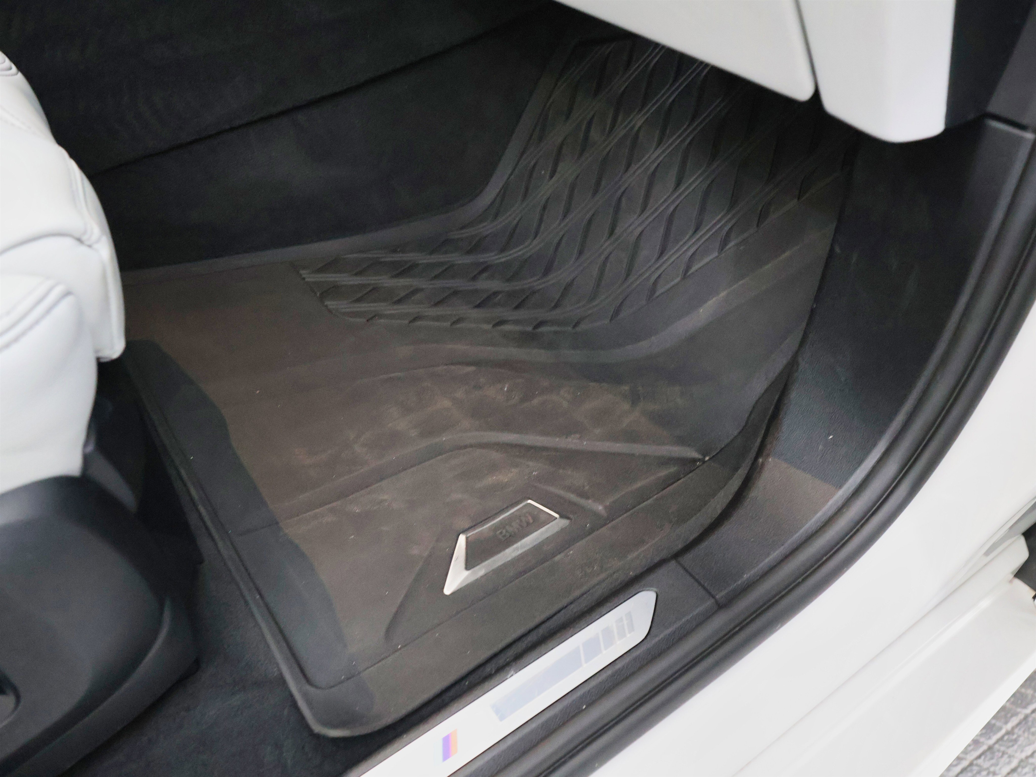 Used 2021 BMW X6 M w/ Executive Package image 49